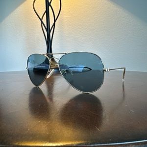 Ray-Ban Women’s Aviator Sunglasses Gold Frame/ Blue Lenses